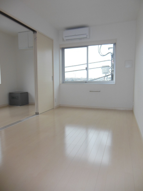 Living and room. White flooring