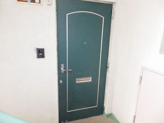 Other common areas. Sharing unit Entrance