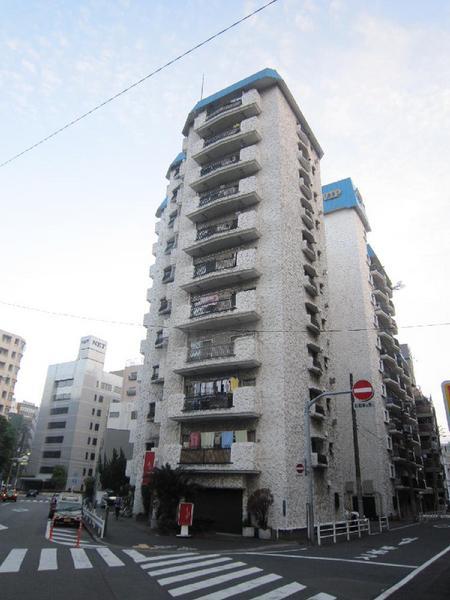 Local appearance photo. Local (June 2012) shooting