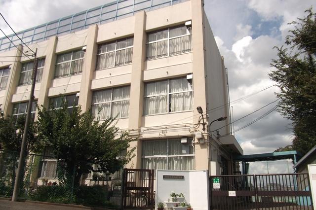 Junior high school. 825m to Ota Ward Magomehigashi Junior High School