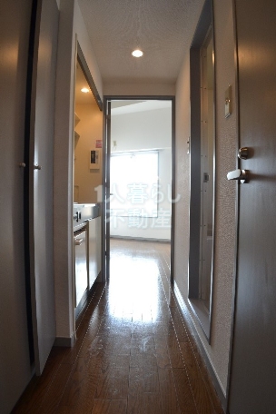 Convenience store. Until the (convenience store) 25m