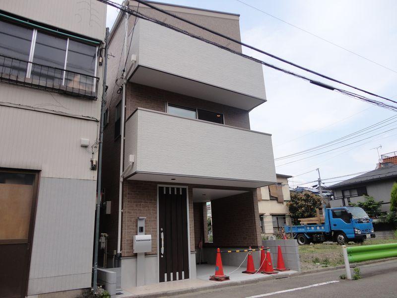 Building plan example (exterior photos). Example of construction