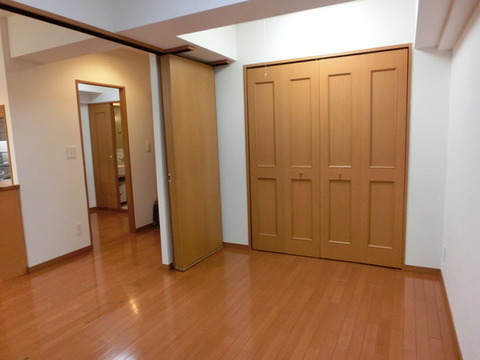 Living and room. Western-style 6 Pledge