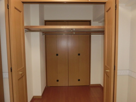 Receipt. Double door closet