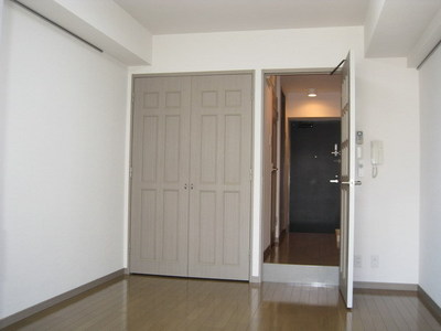 Living and room. Western-style 8 pledge