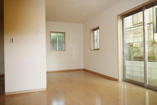 Same specifications photos (living). Example of construction