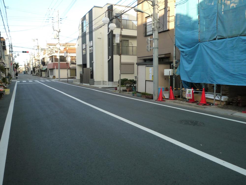 Local photos, including front road. Local (12 May 2012) shooting