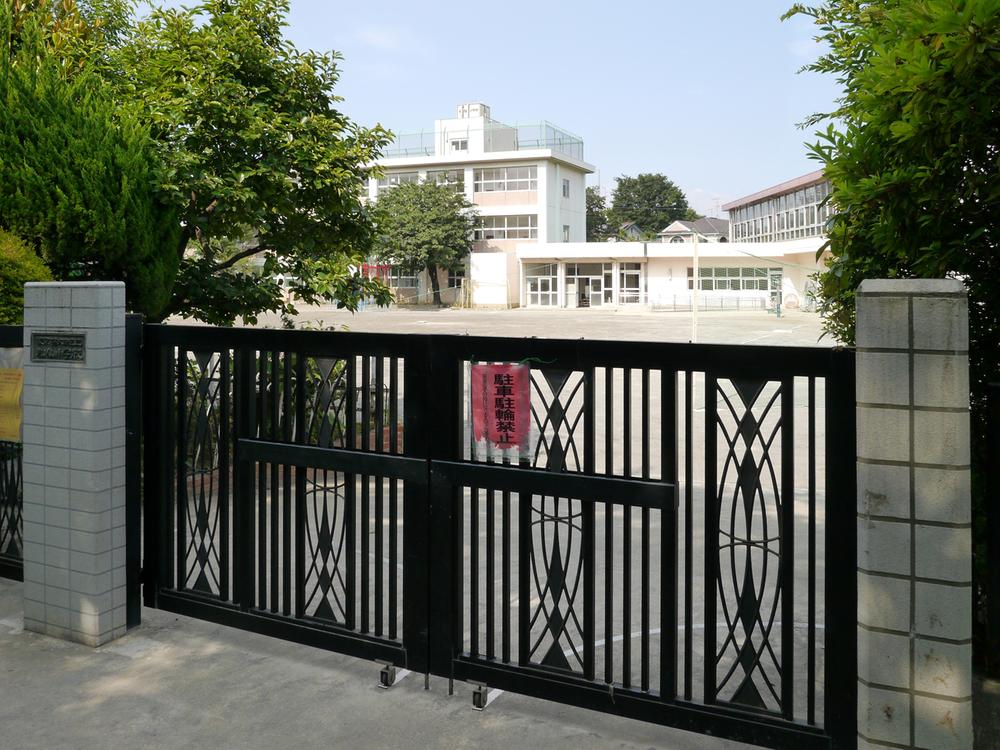 Primary school. Ward MatsuSen until elementary school 560m ※ Walk a fraction of the articles and is calculated in 1 minute = 80m. ※ Surrounding environment photo of me is what was taken in 2013 October.