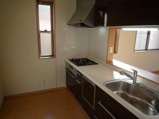 Kitchen. Dishwasher ・ Water purifier with