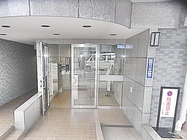 Entrance. Common areas