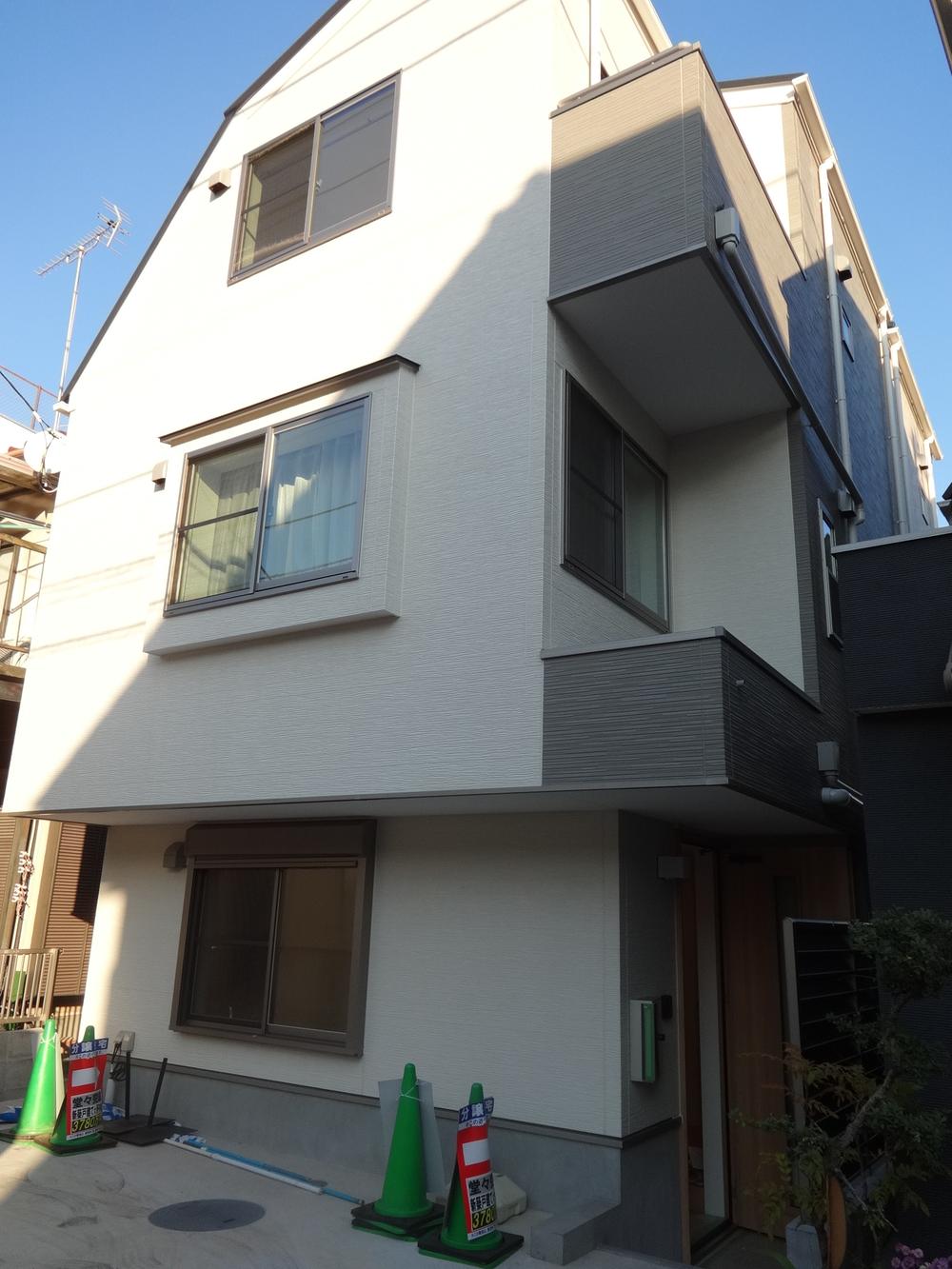 Local appearance photo. Local (11 May 2013) Shooting