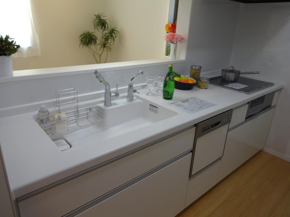 Kitchen. Indoor (11 May 2013) Shooting