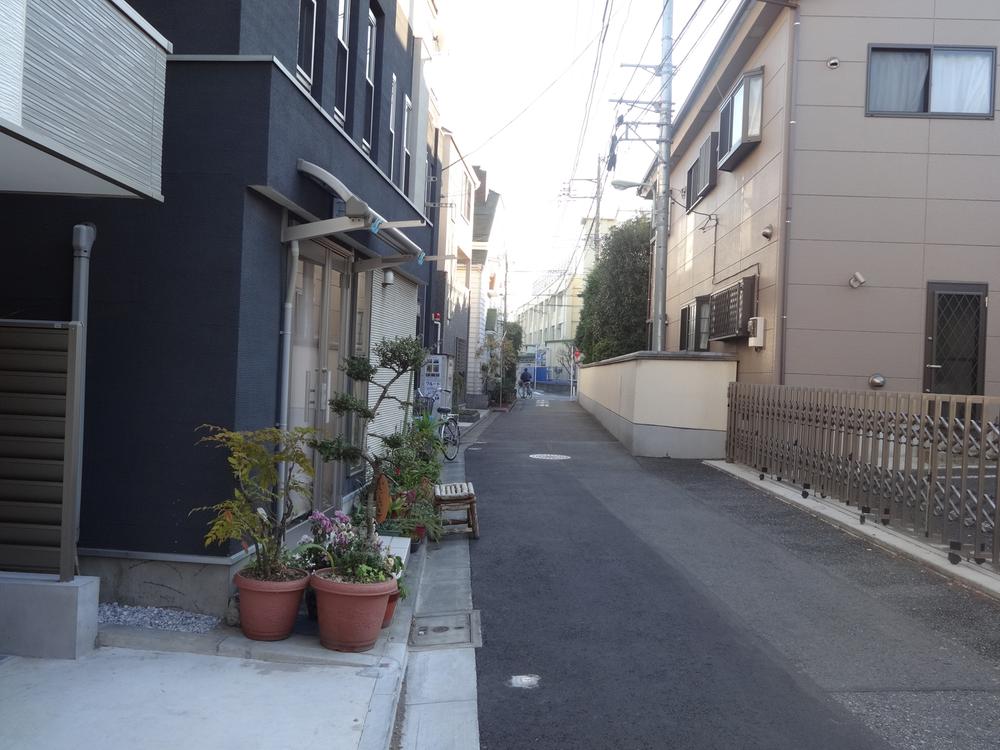 Local photos, including front road. Local (11 May 2013) Shooting