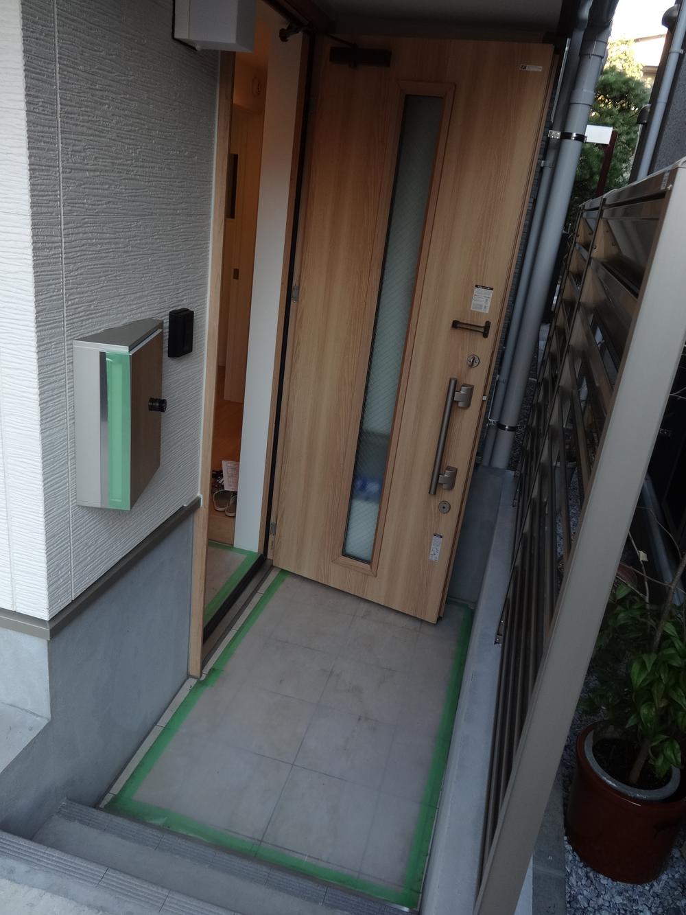 Entrance. Local (11 May 2013) Shooting