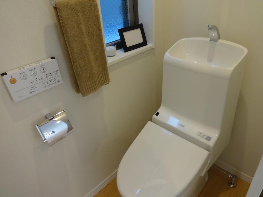 Toilet. Indoor (11 May 2013) Shooting