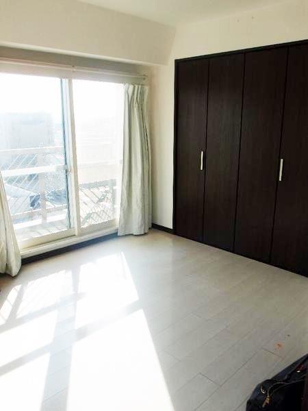 Living. Three-way angle room