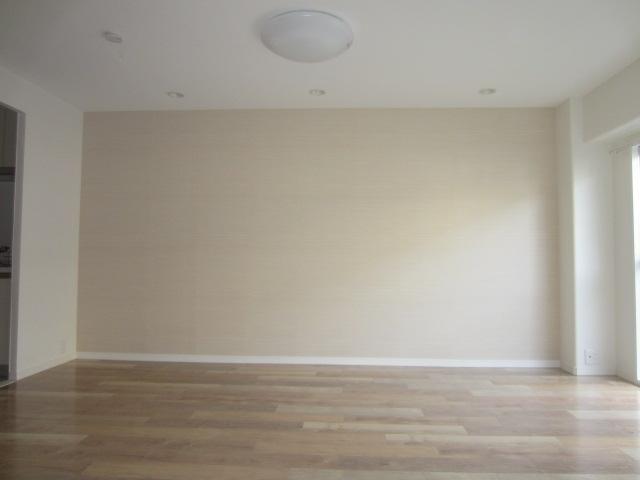 Living. living Accent Cross-covered