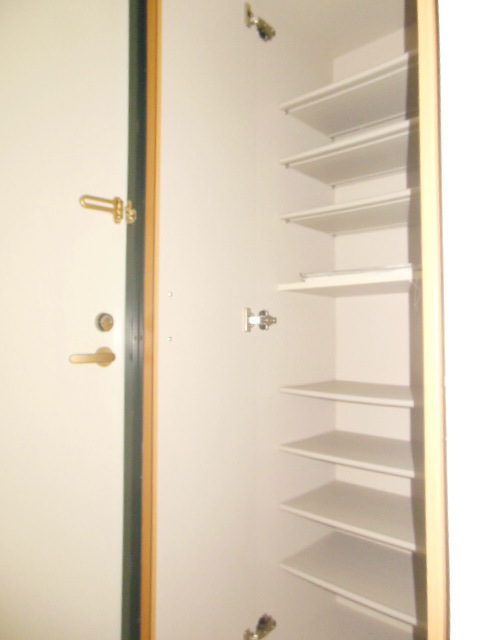 Other Equipment. Shoe box to enter a lot