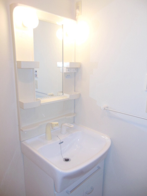 Washroom. Popular independent wash basin