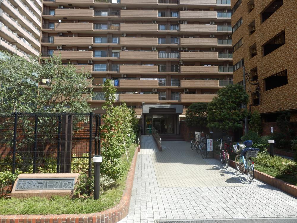 Entrance. Local (September 2015) Shooting