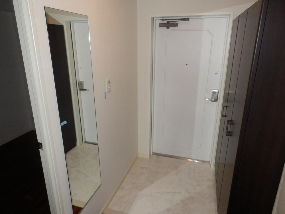 Entrance. Local (September 2015) Shooting