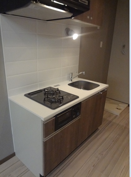 Kitchen. Two-burner gas system kitchen (with grill)