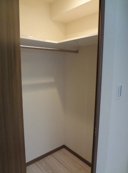 Receipt. A walk-in closet with!