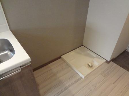 Other Equipment. Indoor Laundry Storage.  ・