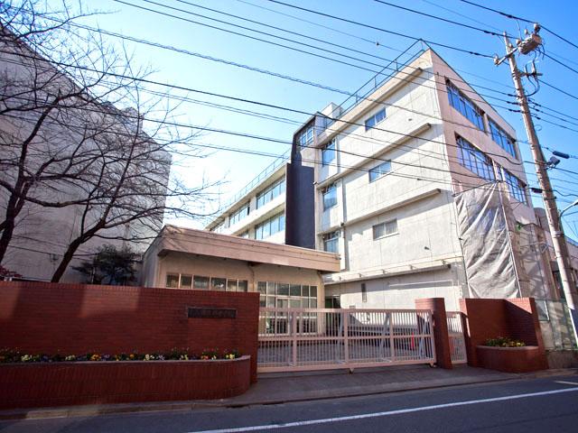Junior high school. 893m to Ota Ward Minamirokugo Junior High School