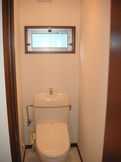 Toilet. Indoor (11 May 2013) Shooting