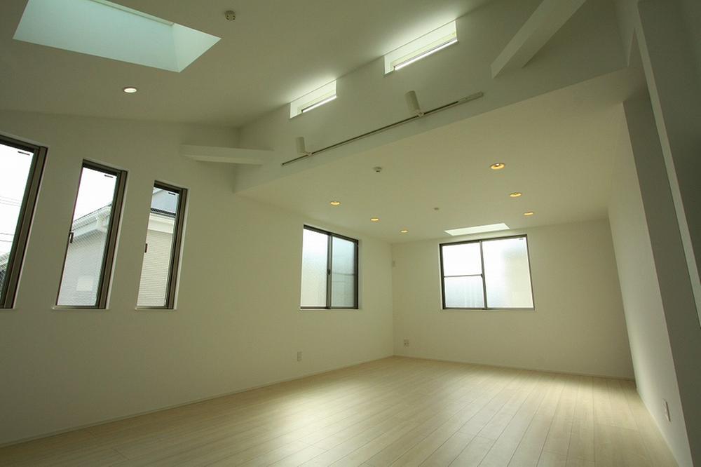 Living. Living land shape of the C Building is a site extension, Is living kept the brightness.