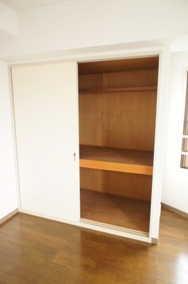 Receipt. 4.5 Pledge is a Western-style storage.