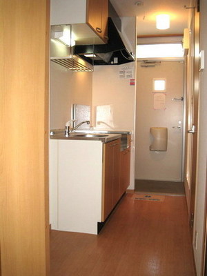 Entrance. Loose also the kitchen space