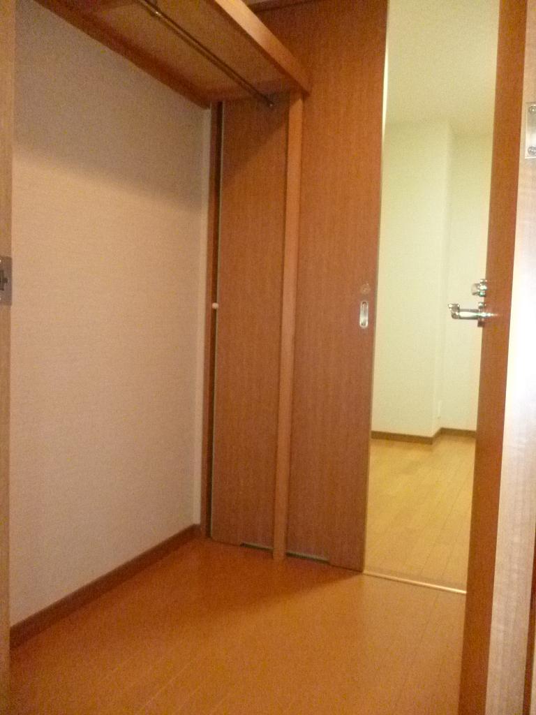 Receipt. Indoor (12 May 2013) Shooting Walk-through closet