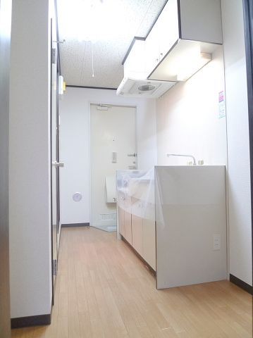 Kitchen. Two-burner stove is can be installed