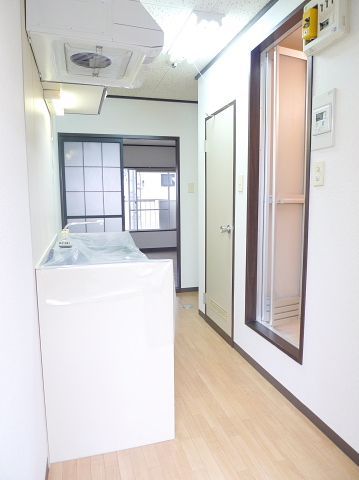 Kitchen. Two-burner stove is can be installed