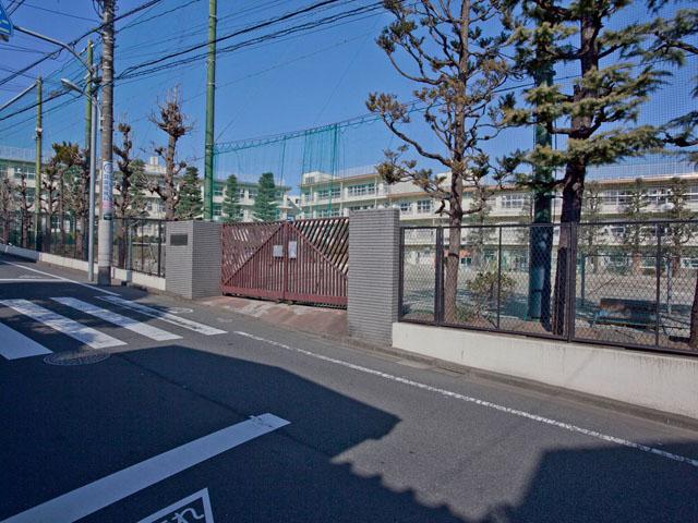 Junior high school. Ota Tatsuhigashi Chofu until junior high school 270m