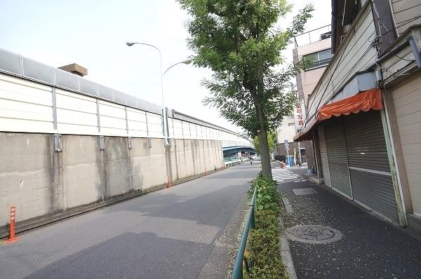 Local photos, including front road. Frontal road