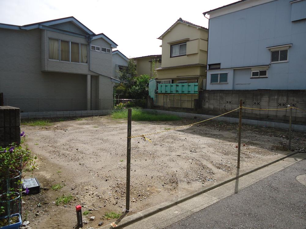 Local photos, including front road. Local (10 May 2013) Shooting