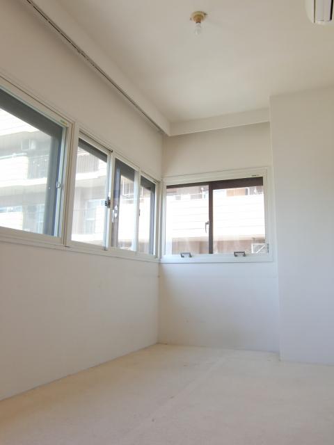 Non-living room. Western-style 4 Pledge, This room is located in the northeast corner.