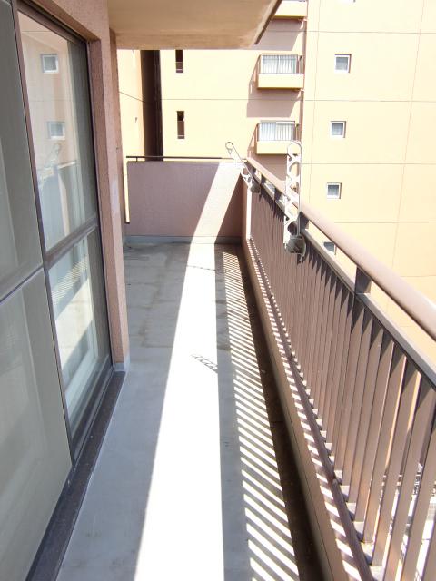Balcony. 9.99 sq m , South-facing balcony is a good per yang.