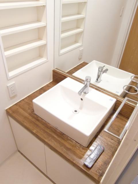 Wash basin, toilet. Washbasin grain is fashionable