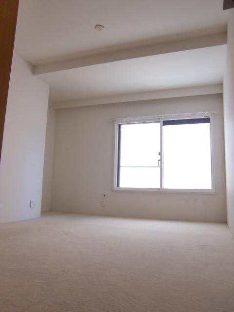 Non-living room. 7.5 Pledge Western style room