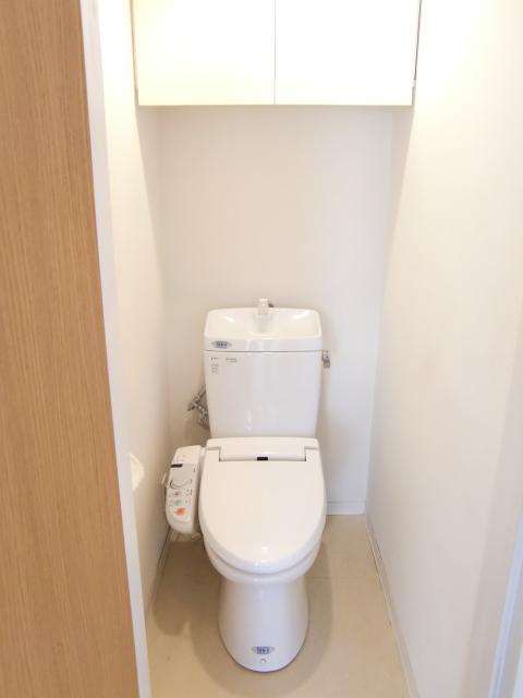 Toilet. Washlet with function!