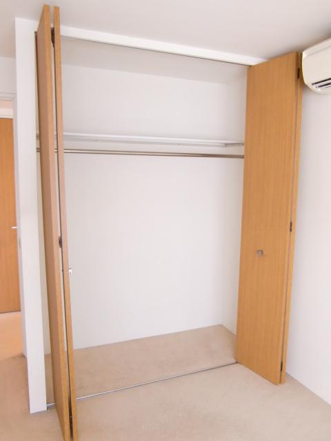 Receipt. 7.5 Pledge Western style room closet