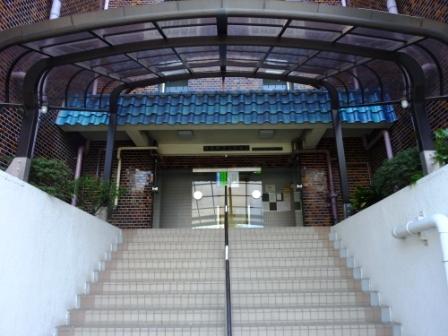 Entrance. Common areas