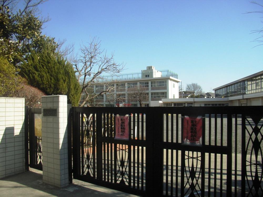 Primary school. MatsuSen until elementary school 640m