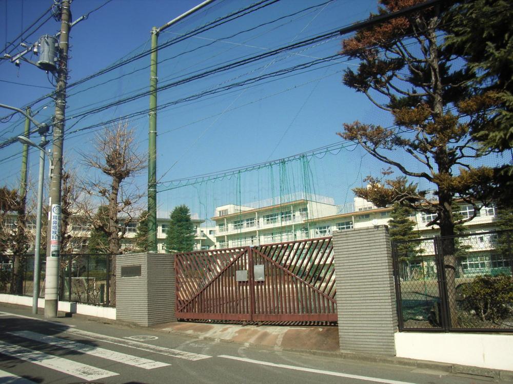 Junior high school. East Chofu until junior high school 610m