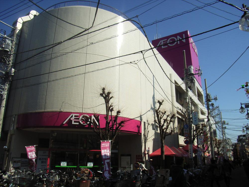 Shopping centre. Jusco up to 180m