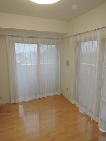 Non-living room. Two-sided lighting 5.1 Pledge